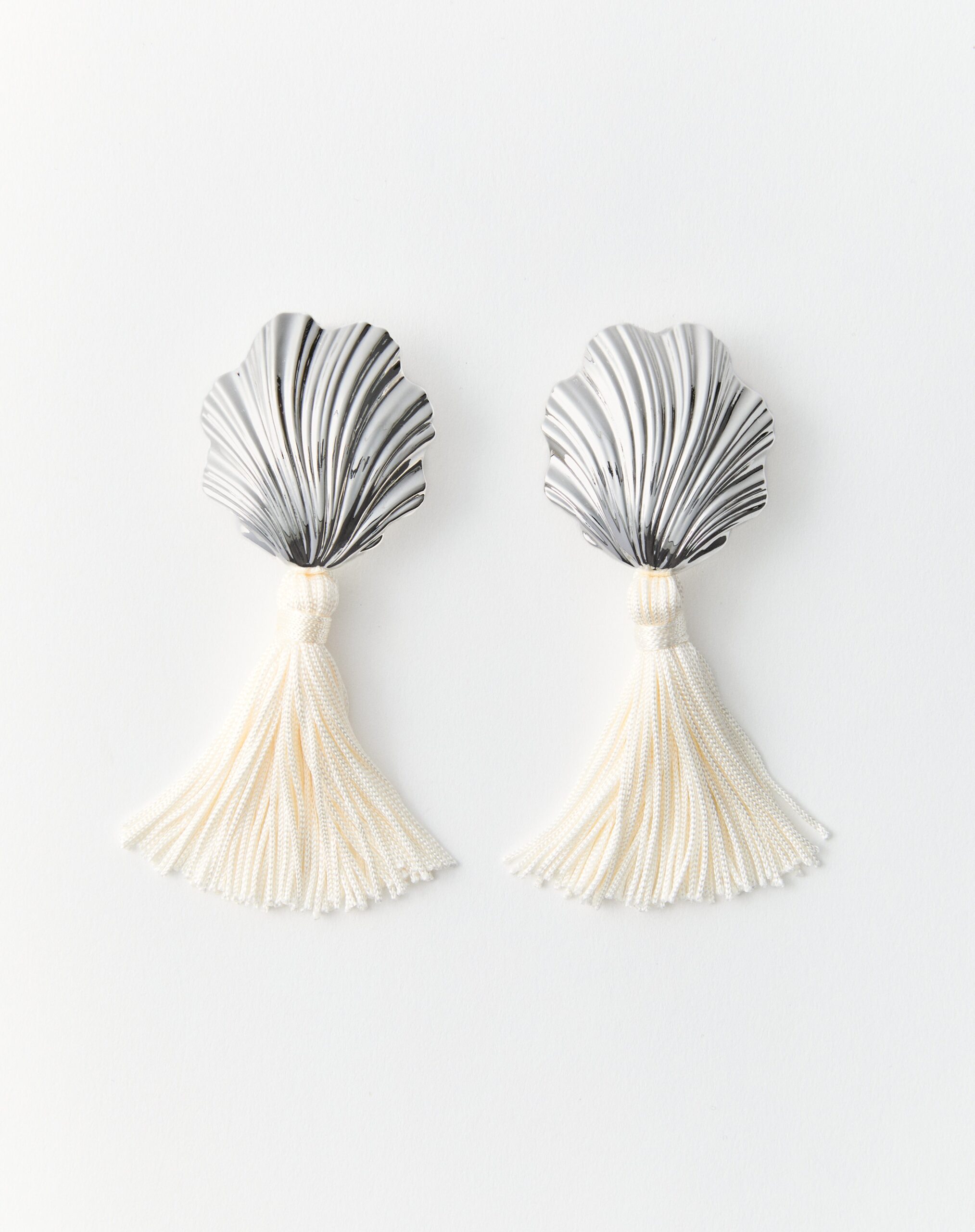 Earring4A_4ec6e640-017e-4ea6-a7c1-238b93fc4582
