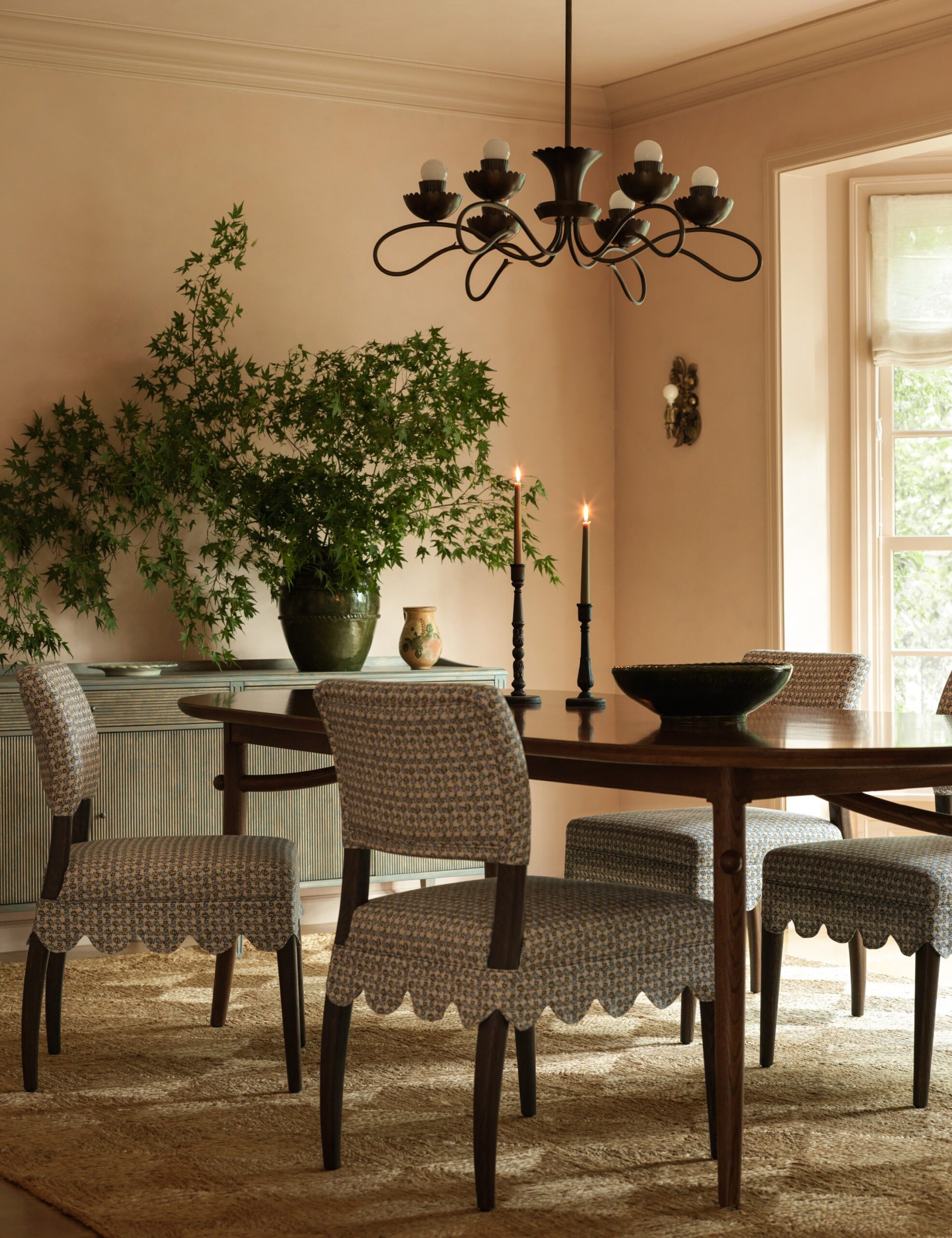 Lulu-and-Georgia_2_DiningRoom_0657_V2_Site-Crop_Lifestyle
