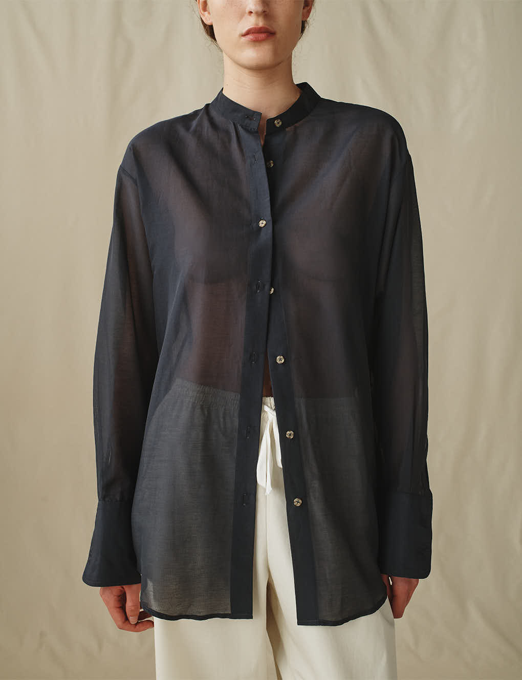 THE_SHEER_OVERSIZED_SHIRT_CHARCOAL_006
